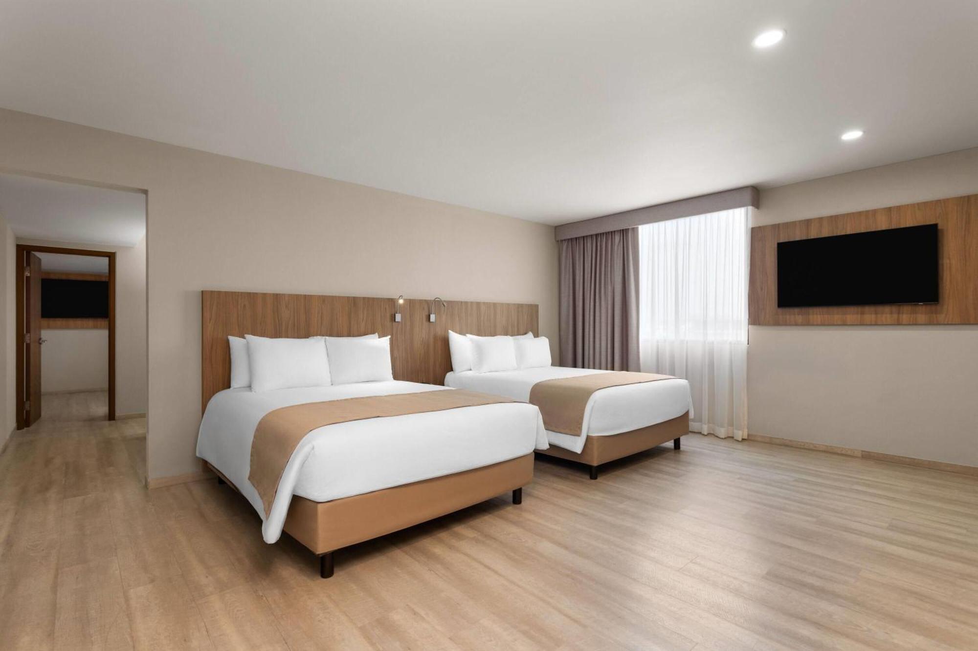 Wyndham Garden Marina Hotel 3*