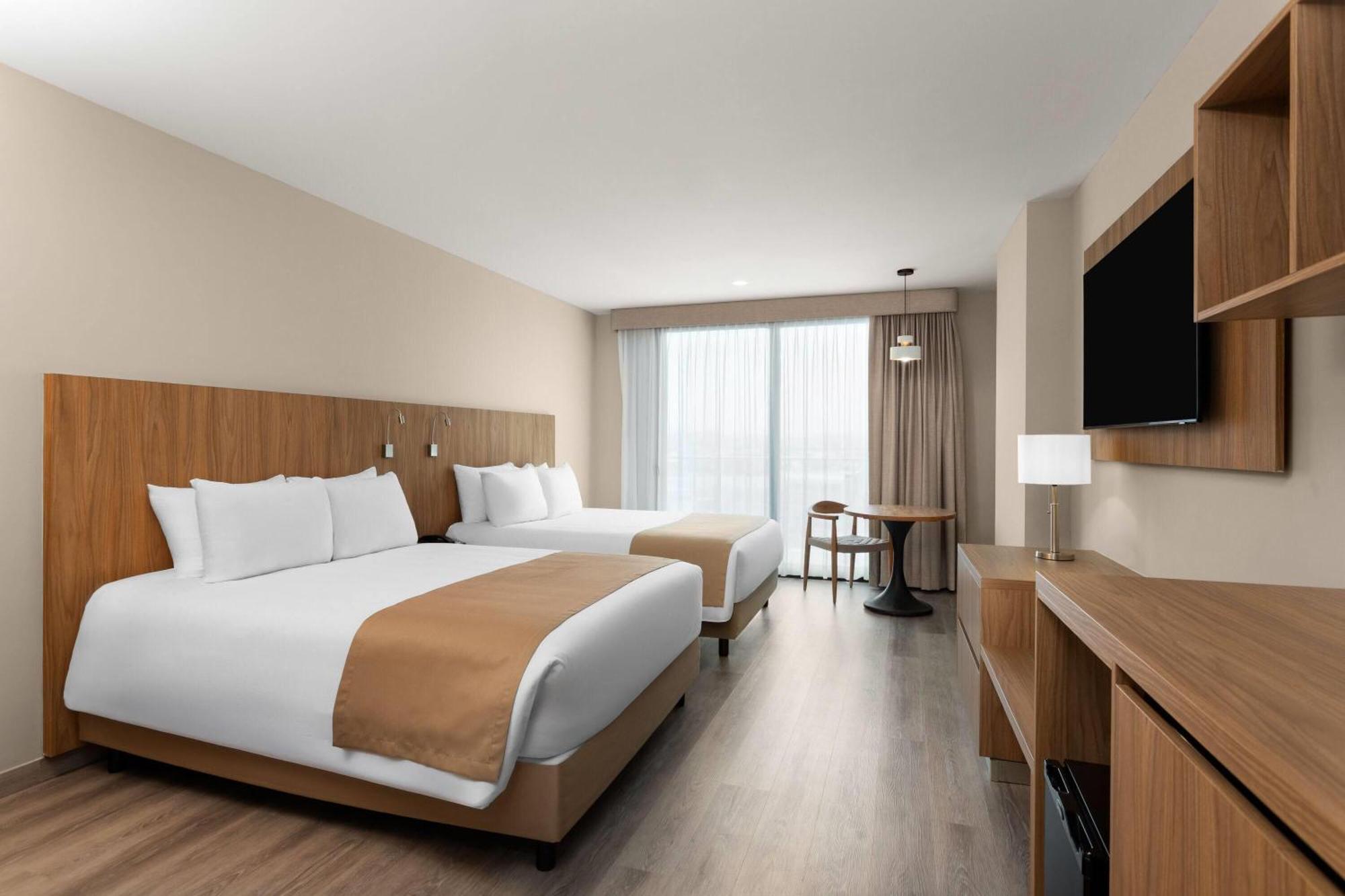 Hotel Wyndham Garden Marina 3*