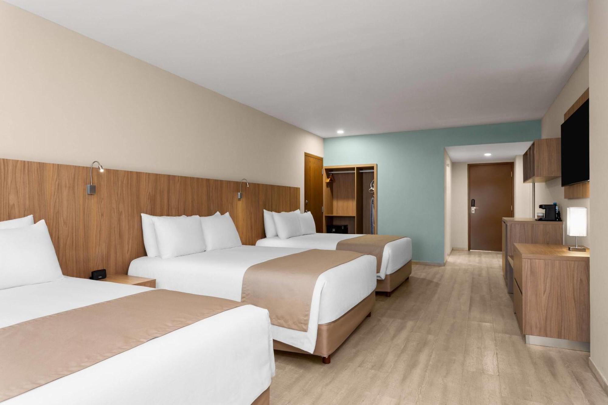 Wyndham Garden Marina Hotel 3*